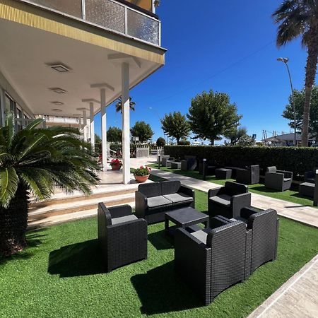 Hotel President Alba Adriatica Esterno foto