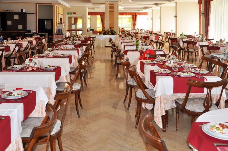 Hotel President Alba Adriatica Esterno foto