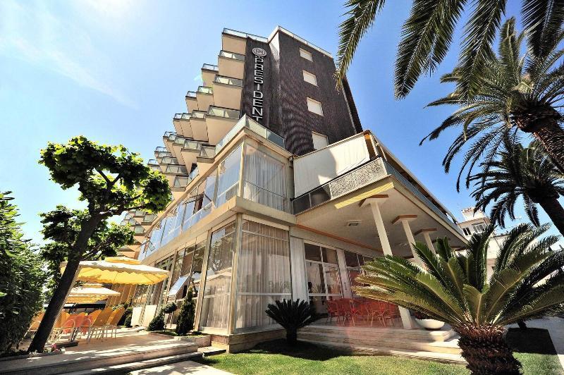 Hotel President Alba Adriatica Esterno foto