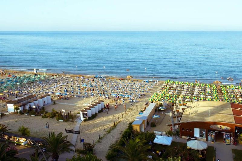 Hotel President Alba Adriatica Esterno foto