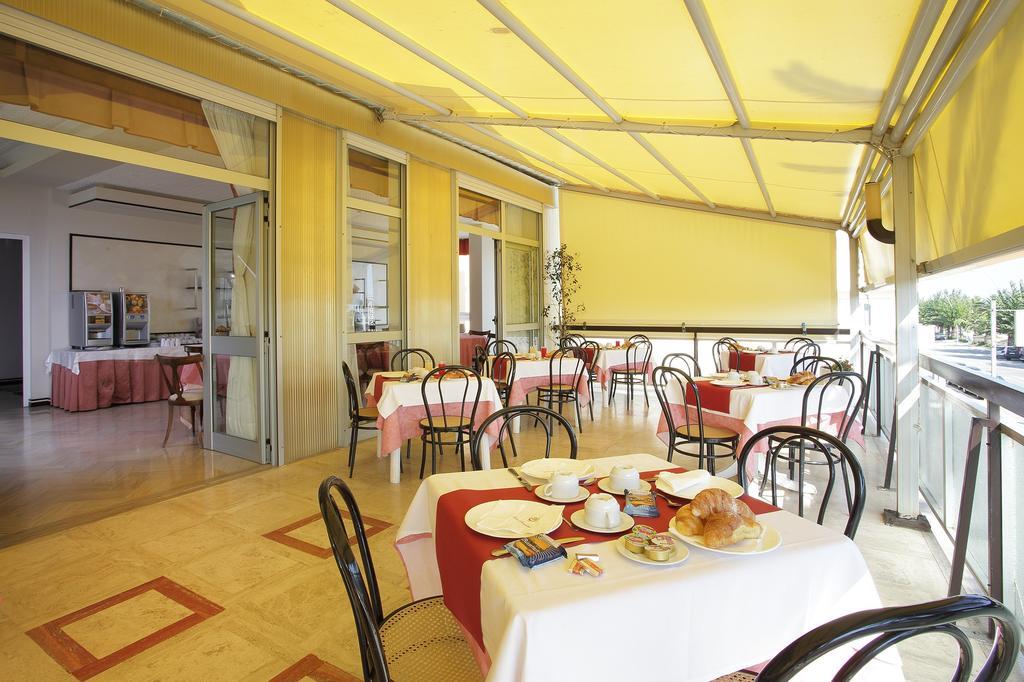 Hotel President Alba Adriatica Esterno foto