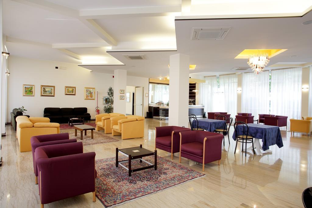 Hotel President Alba Adriatica Esterno foto