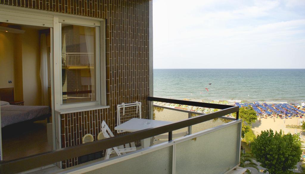 Hotel President Alba Adriatica Camera foto