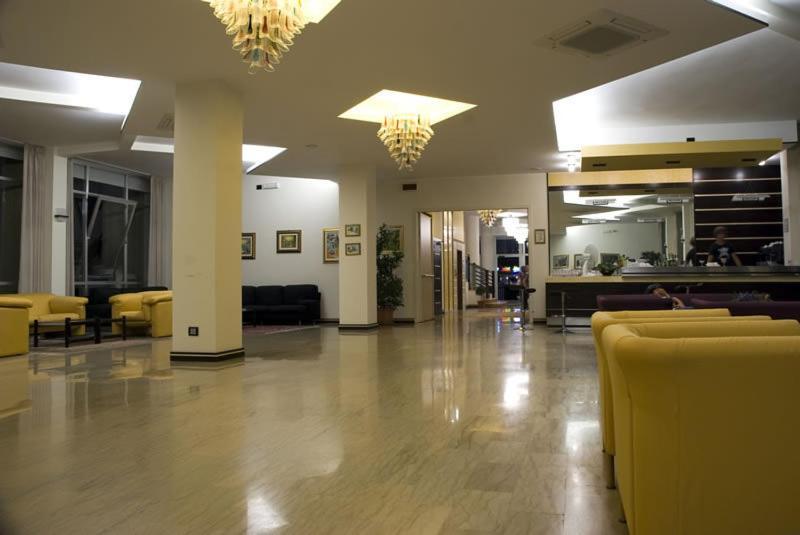 Hotel President Alba Adriatica Esterno foto