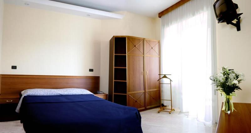 Hotel President Alba Adriatica Esterno foto