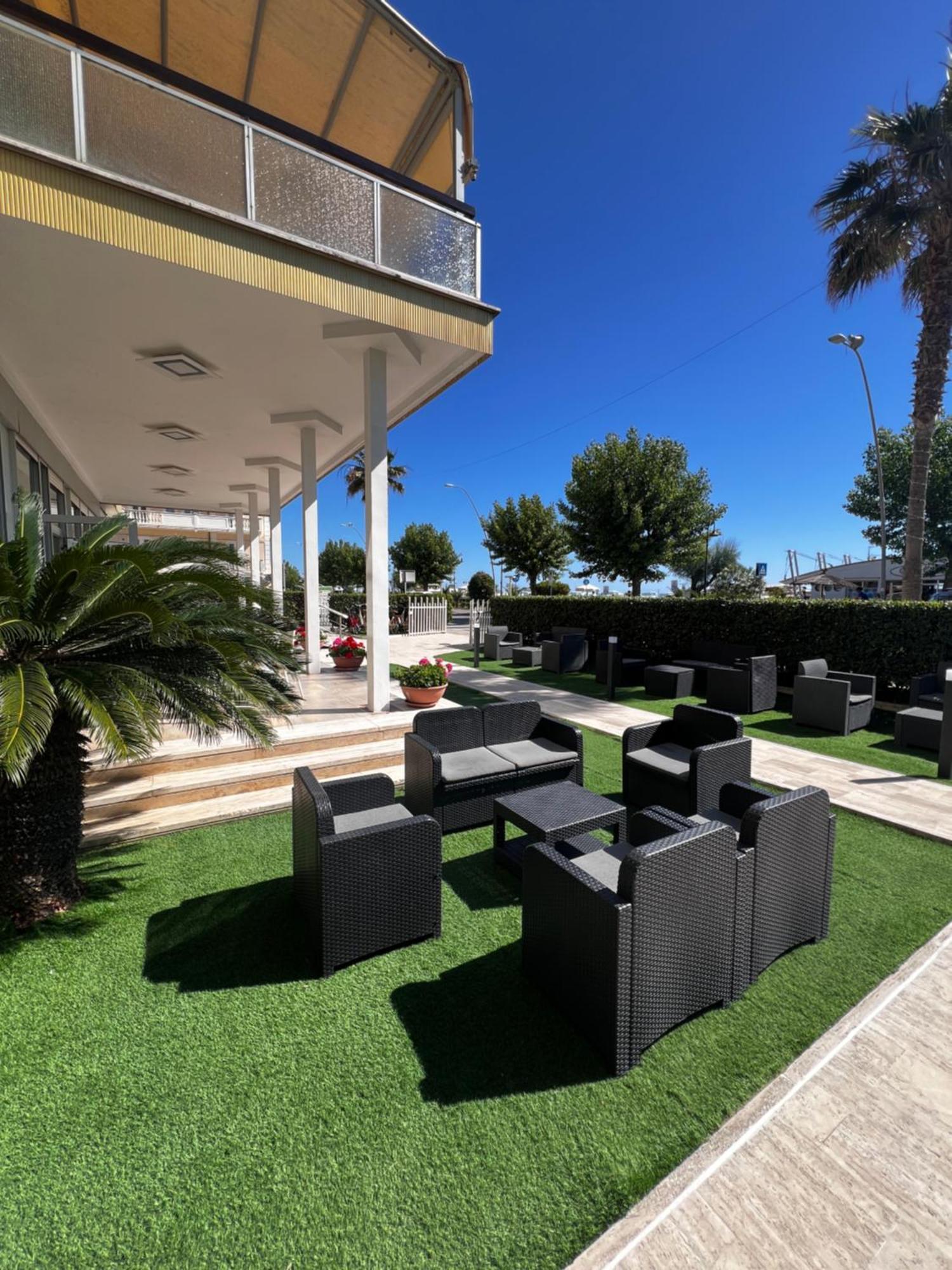 Hotel President Alba Adriatica Esterno foto