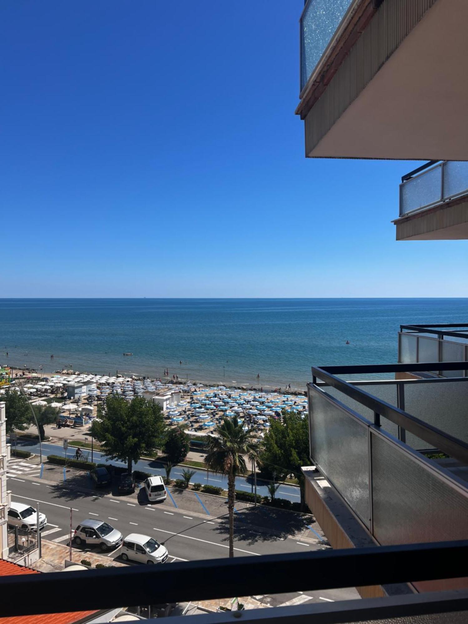 Hotel President Alba Adriatica Esterno foto