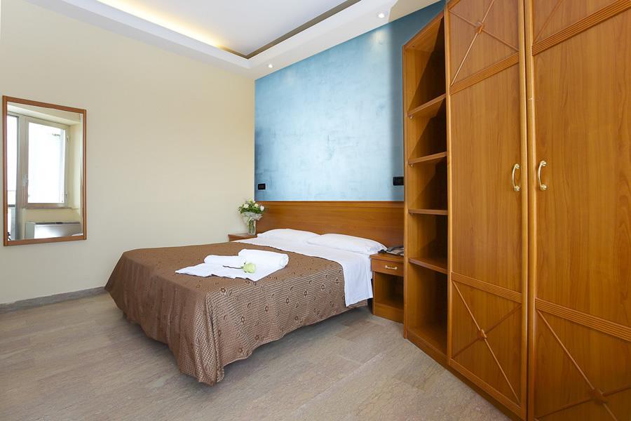 Hotel President Alba Adriatica Esterno foto